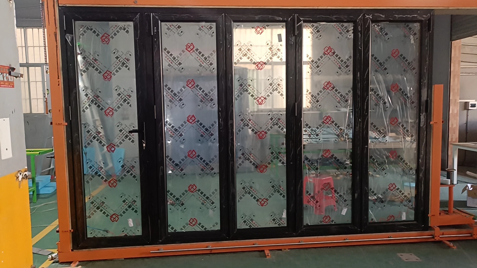 Porte a fisarmonica pieghevoli Sixinalu Porte d'ingresso esterne Profilo in lega di alluminio Porta d'ingresso Porte d'ingresso in metallo per la casa personalizzate
