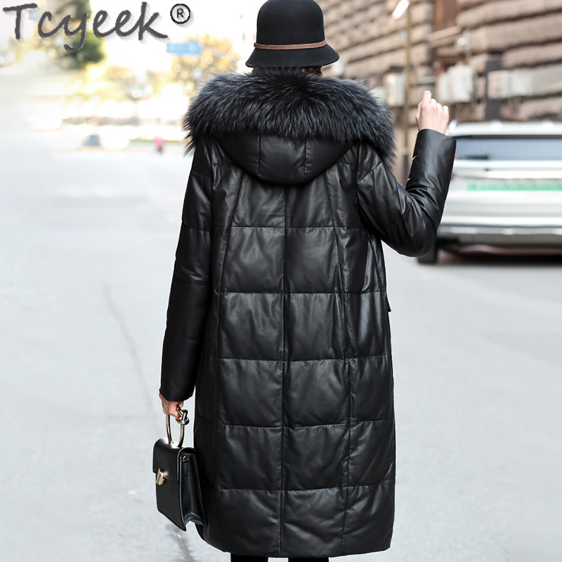 Tcyeek-女性用の本革ダウンジャケット、暖かいジャケット、アライグマの毛皮の襟、ミドル丈のシープスキンコート、婦人服、冬