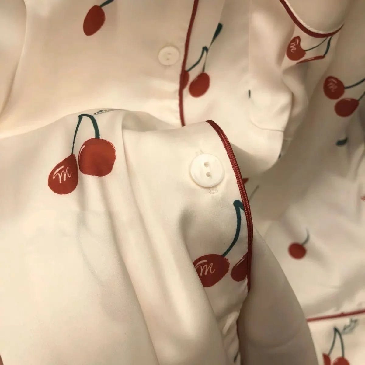 2023 春秋の新アイスシルク 2 ピースパジャマ女性のファッションカーディガン女性のパジャマ甘い印刷部屋着女性セット