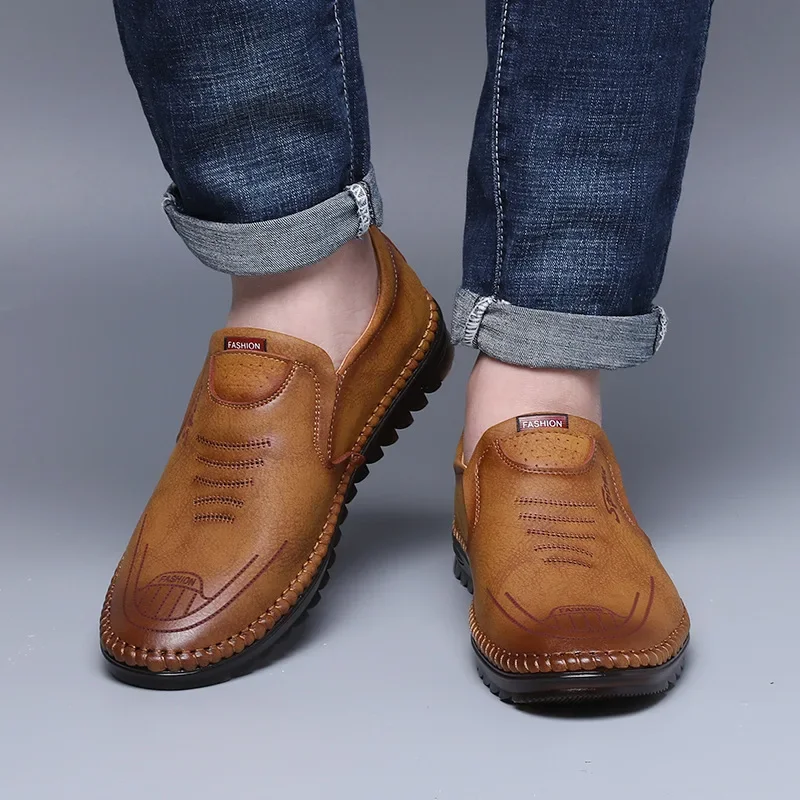 Zapatos de hombre de alta calidad, calzado de cuero hecho a mano, zapatos planos informales de negocios para hombre, zapatillas de viaje de suela blanda para exteriores, mocasines de marca