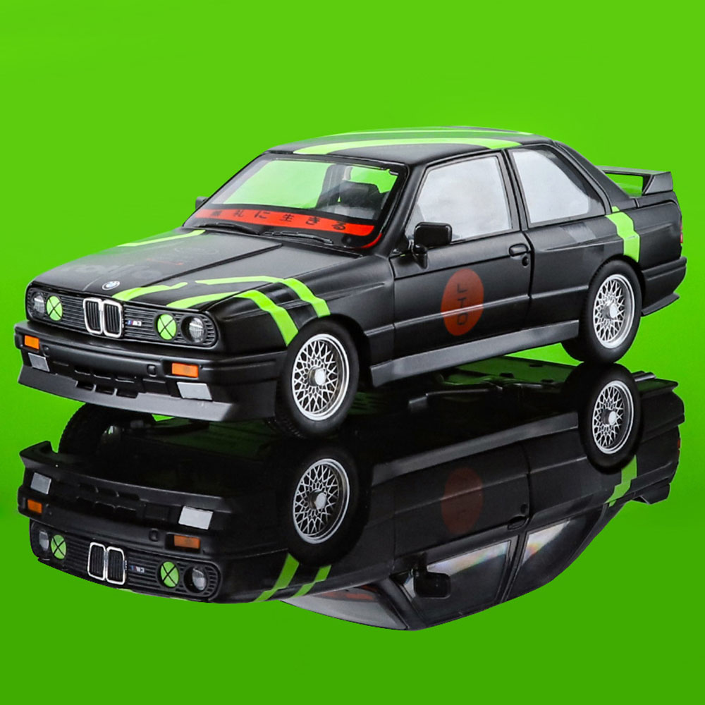 1:24 M3 Model Cars Toys Alloy Diecast Floral Version Doors Opened Front Wheel Steering Sound Light Pull Back Toy Gifts Ornament