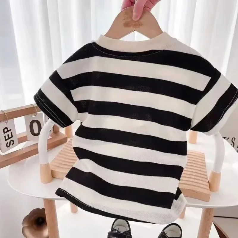 夏の子供セット男の子女の子半袖ストライプ Tシャツ + ショーツセット赤ちゃんファッションラウンドネックジャージ子供スーツ