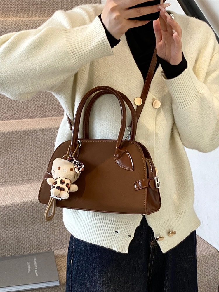 カジュアル甘い質感のお出かけショッピングハンドバッグクロスボディバッグ 2024 新しいファッションシンプルな小さなバッグ女性のための中国