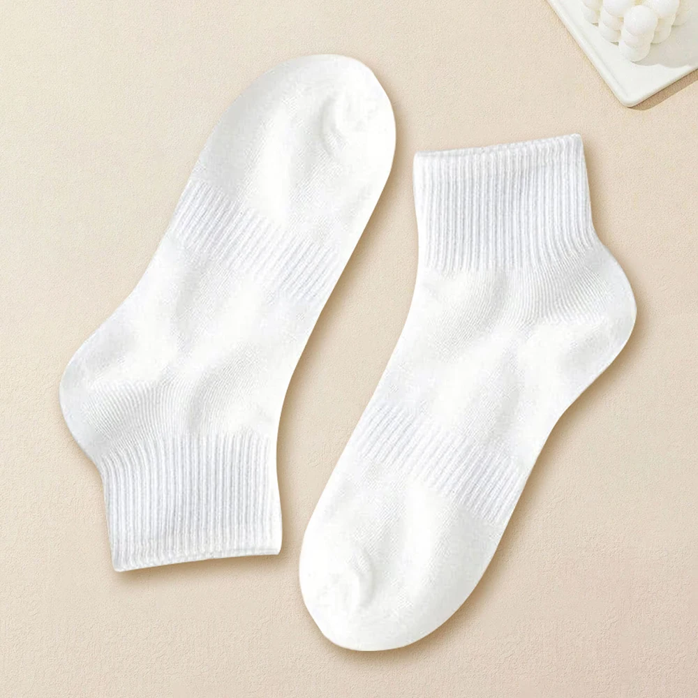 5 paia di calzini da uomo in tinta unita alla moda versatili calzini corti Casual estivi Unisex autunno e inverno calzini da coppia di media lunghezza