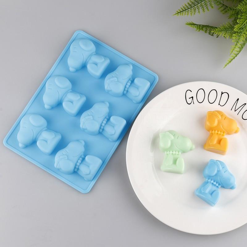 Snoopy น้ำแข็งก้อนถาดซิลิโคนการ์ตูน Reusable แม่พิมพ์ทำช็อคโกแลตแม่พิมพ์ลูกอมแม่พิมพ์ซิลิโคนสำหรับตกแต่งหน้าเค้กสบู่ Crayon