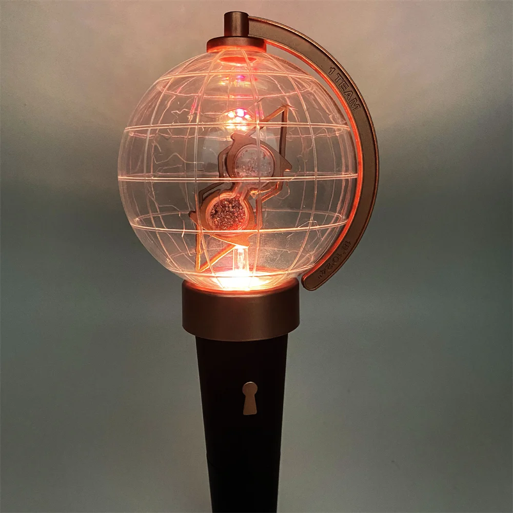 Kpop Ateezed Ver.1 Ver.2 Lightstick Globe โคมไฟมือคอนเสิร์ตโคมไฟ Hiphop Party Strayskids Light Stick แฟนคอลเลกชันของเล่น