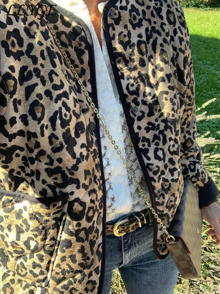 เสื้อโค้ทผ้าฝ้ายลายเสือดาววินเทจสำหรับผู้หญิงเสื้อแจ็คเก็ตแขนยาวคอกลมมีกระเป๋ากระดุมแถวเดียวทรงหลวมสำหรับ2024ฤดูใบไม้ร่วง