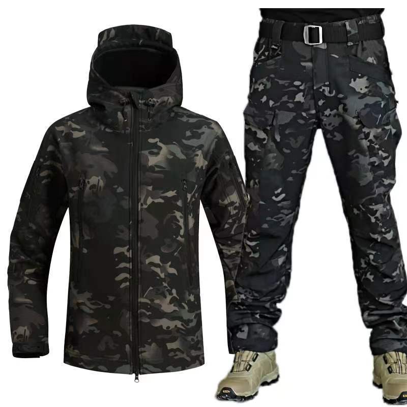 Męskie zestawy taktyczne Camo Sharkskin wodoodporne kurtki z kapturem i zamkiem błyskawicznym z wieloma kieszeniami Softshell spodnie outdoorowe zimowy polar Cargo garnitur