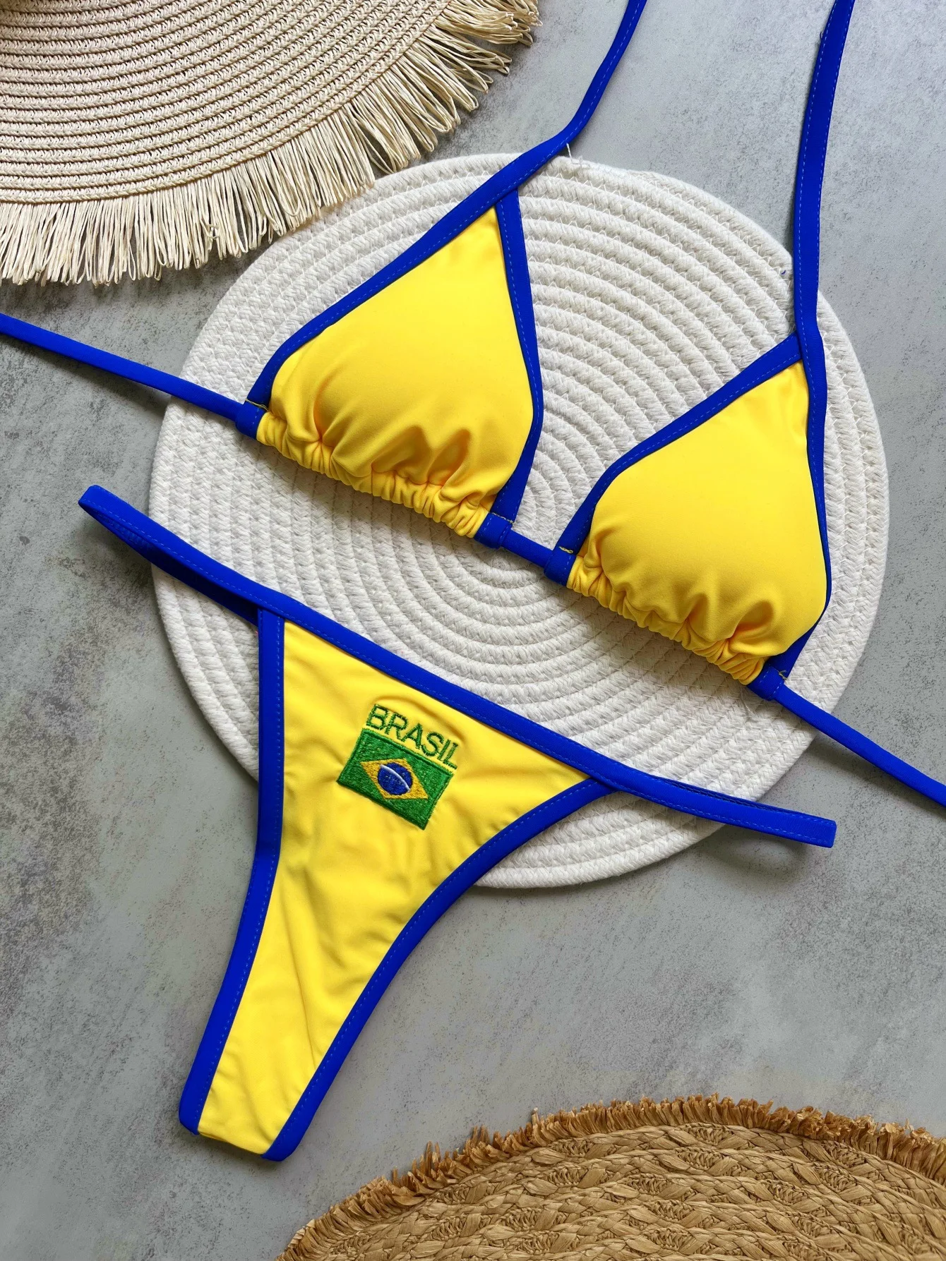 Maillot de bain brésilien femmes Sexy 2 pièces Mini Bikini ensemble Triangle licou dos nu string plage maillot de bain été 2025 nouveau Style