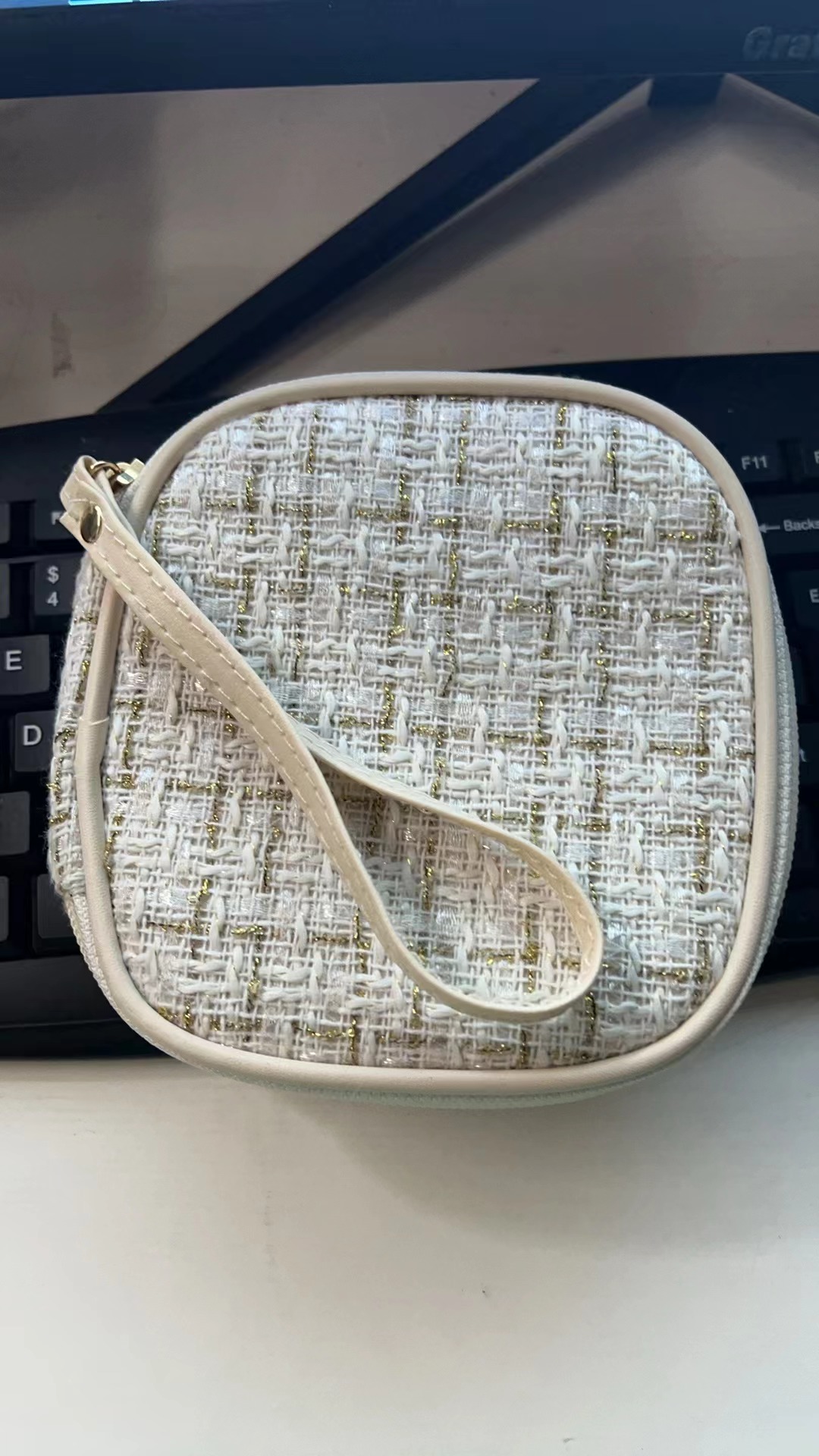 Mini Travel Cosmetic Bag Women's Cosmetic Bag Lipstick Storage Cosmetics Sanitary Napkin Physiological