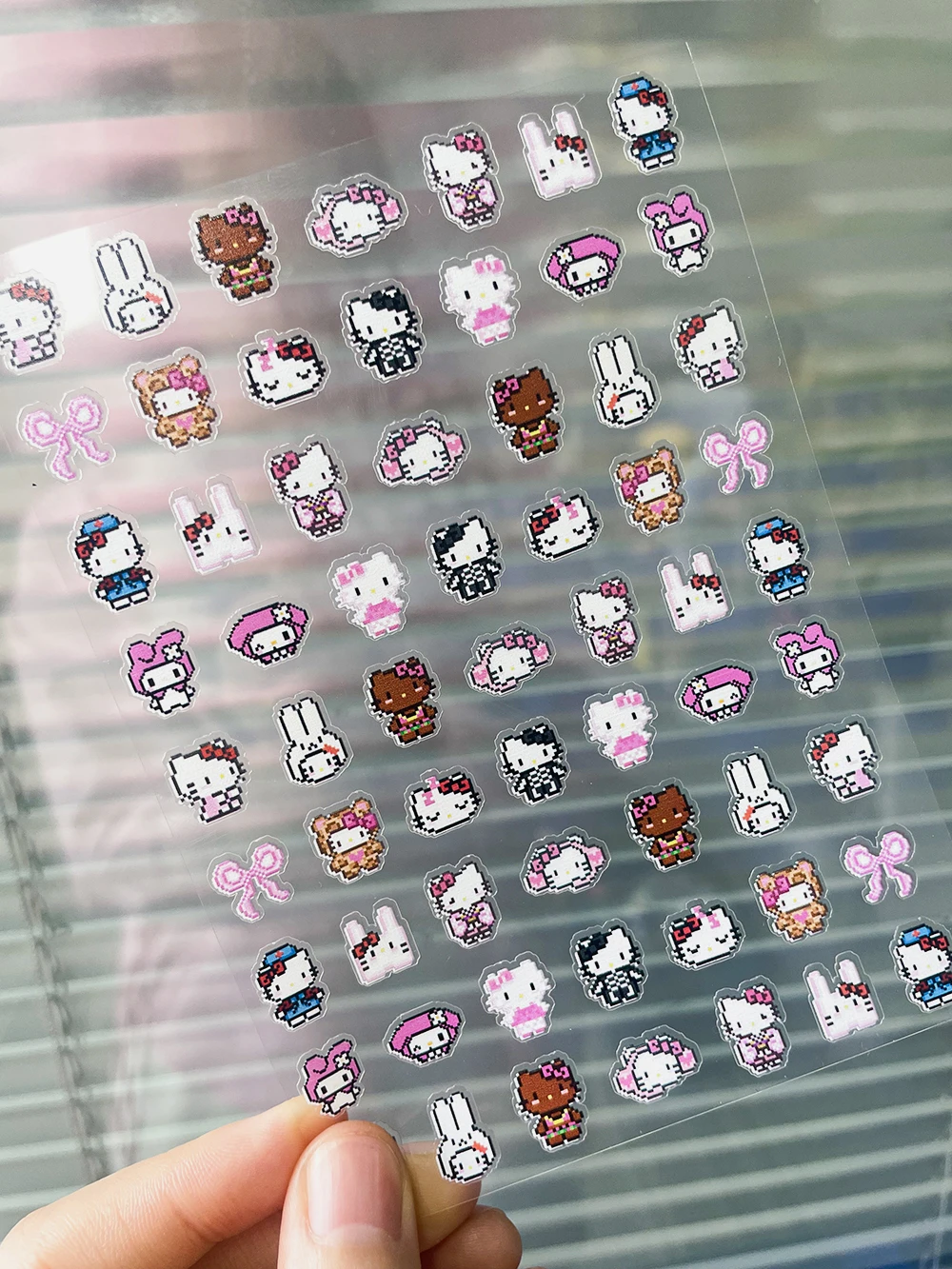 2D Pixel Style Mini Sanrios HelloKitty Nails Art Sticker Mehrere Ausdrücke Niedlicher Nagelaufkleber Sliders Anime Nail Art Dekorationen