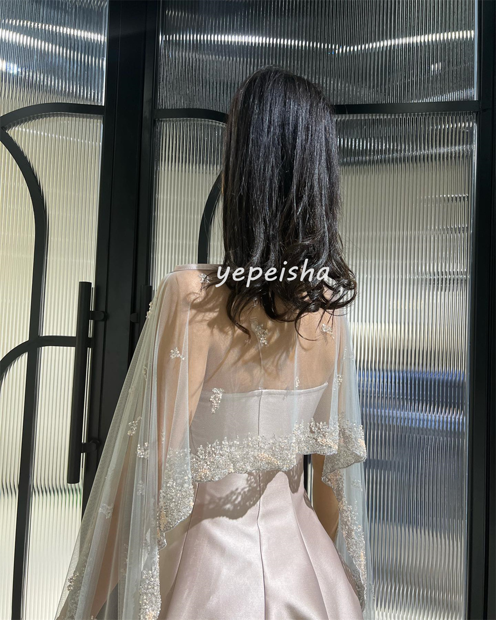 Personalizado intrincado requintado plissado applique drapeado a linha fora do ombro vestidos longos sob medida vestidos de ocasião combinando