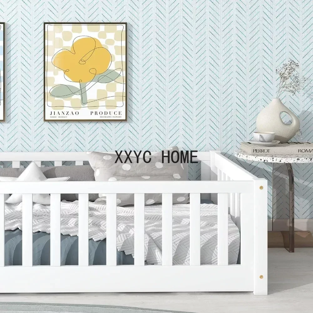 Marco cama de piso de tamaño doble con valla de seguridad y listón, cama de piso Montessori para niños