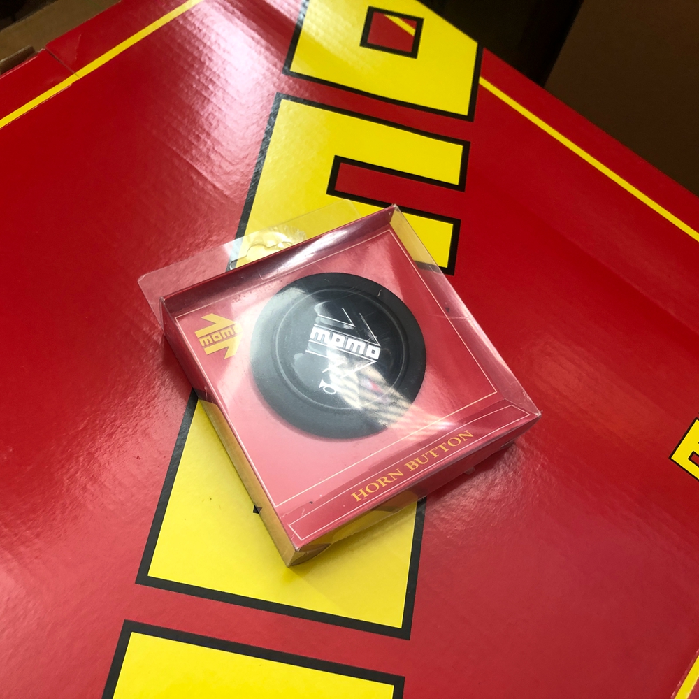レーシングドリフトユニバーサル MOMO ステアリングホイールホーンボタン車 JDM ステアリングホイールボランチホーンボタン VW ホンダトヨタ BMW 日産