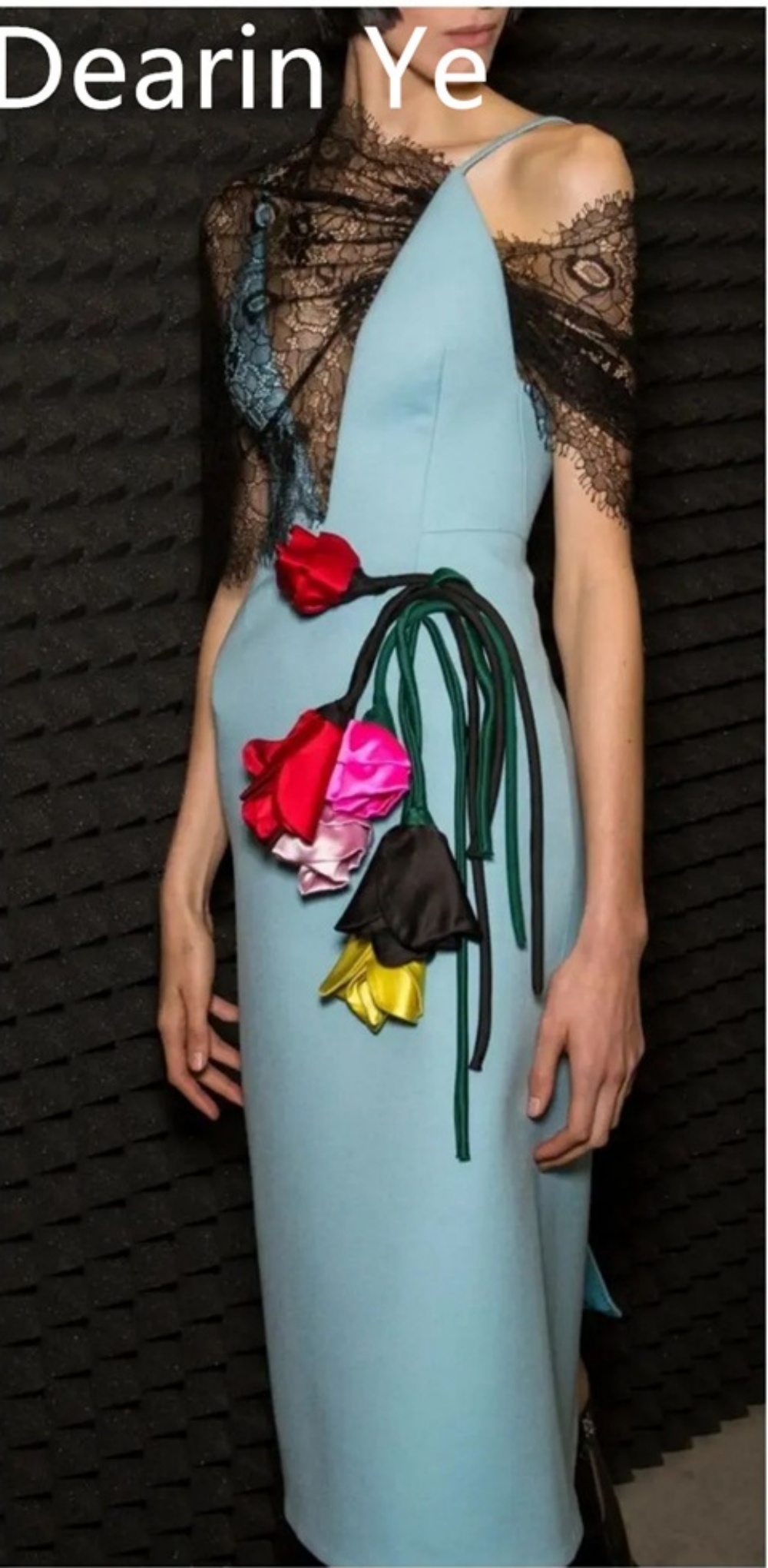 カスタマイズされた非対称のイブニングドレス,非対称の列,足首までの長さのスカート,3Dバラの花,カスタムメイドの機会のドレス,サウジアラビア,デアリン