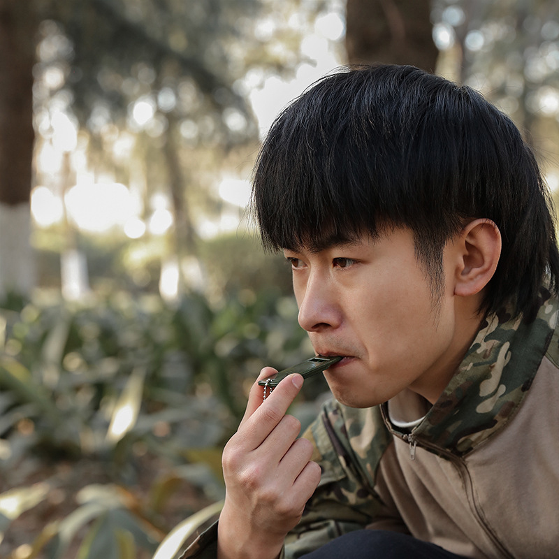 Fischietto di emergenza per esterni Fischietto di emergenza multi-audio con cordino Portachiavi Fischietto di sopravvivenza per barche da pesca alpinismo