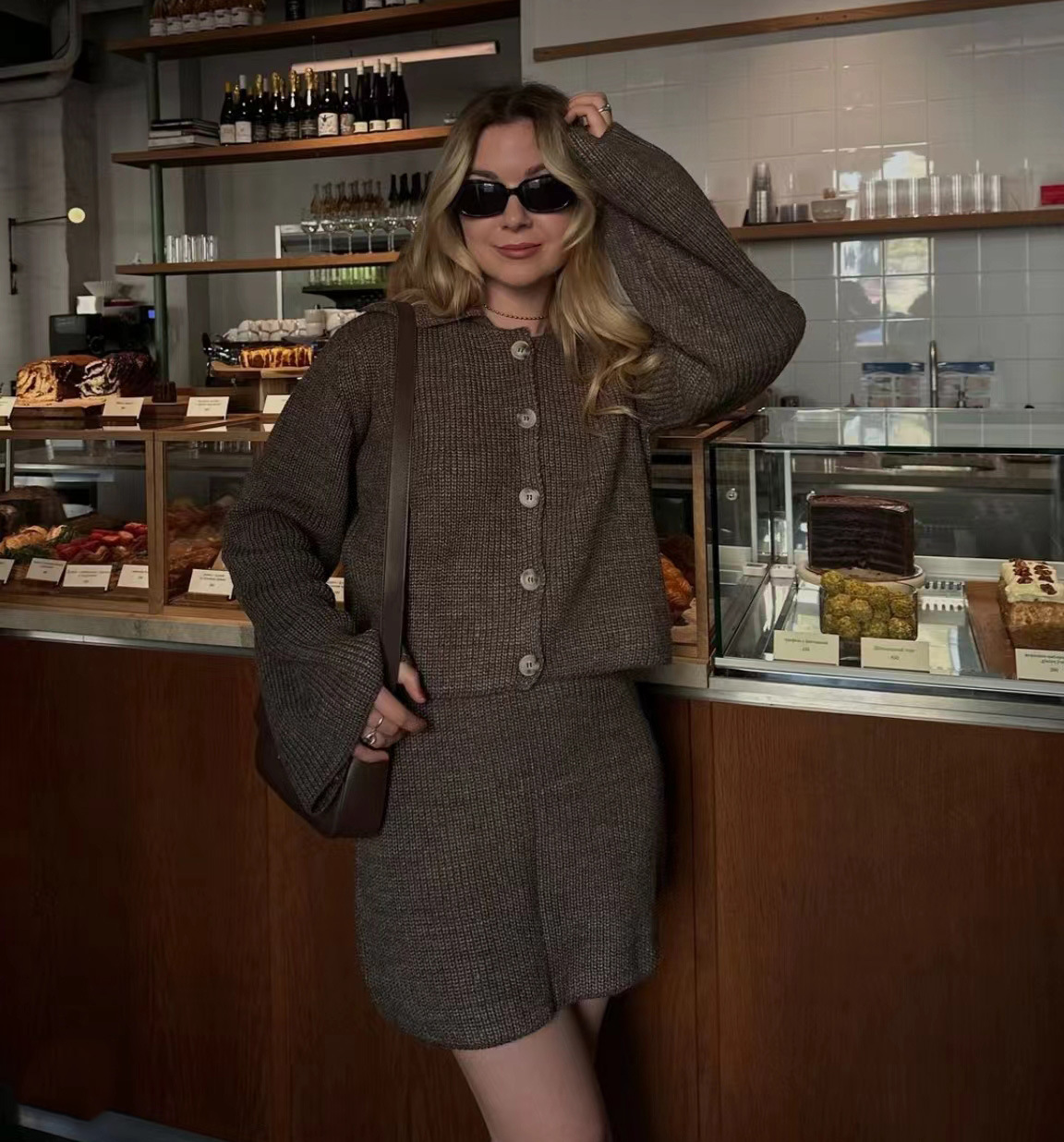 Nova moda de inverno feminina gola virada para baixo manga longa único breasted cardigan define elegante sólido malha mini saia ternos