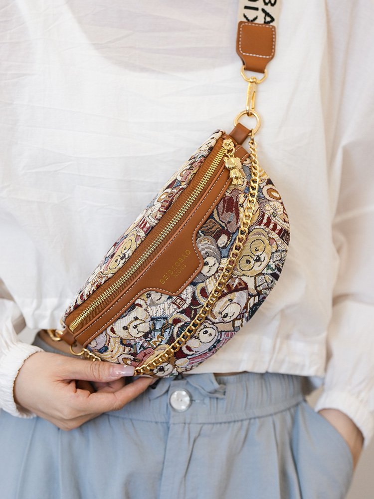 ファッショナブルな多機能女性のクロスボディチェストバッグ 2024 トレンディなオールマッチショルダーバッグウエストバッグヒップバッグスモールバッグ