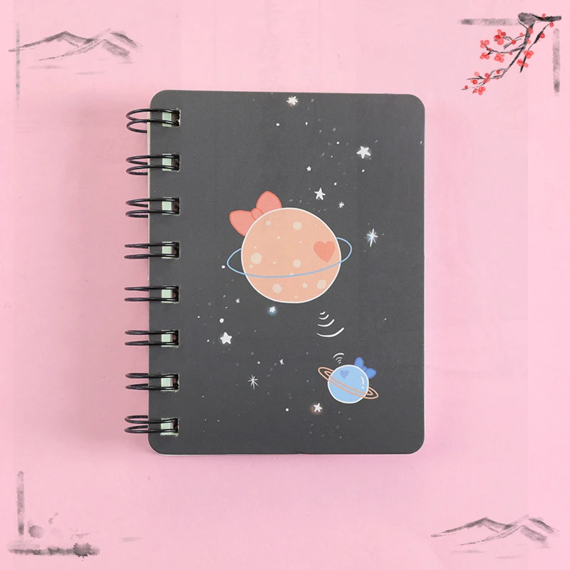 1 ชิ้น Planet Flip Coil Book นักเรียนแบบพกพากระเป๋าโน้ตบุ๊ค Mini Notebook A7 Mini Notes อุปกรณ์โรงเรียนสํานักงานเครื่องเขียน