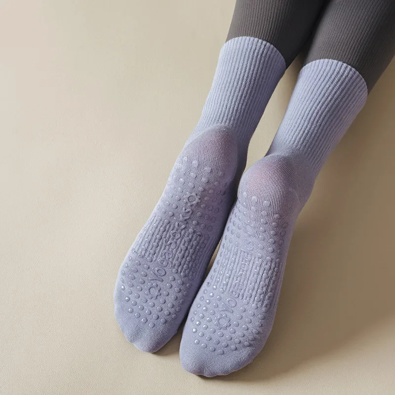 Nuevas medias deportivas antideslizantes de silicona de Color sólido a media pantorrilla de algodón para Fitness Pilates calcetines de Yoga calcetines de baile para mujer calcetines de suelo