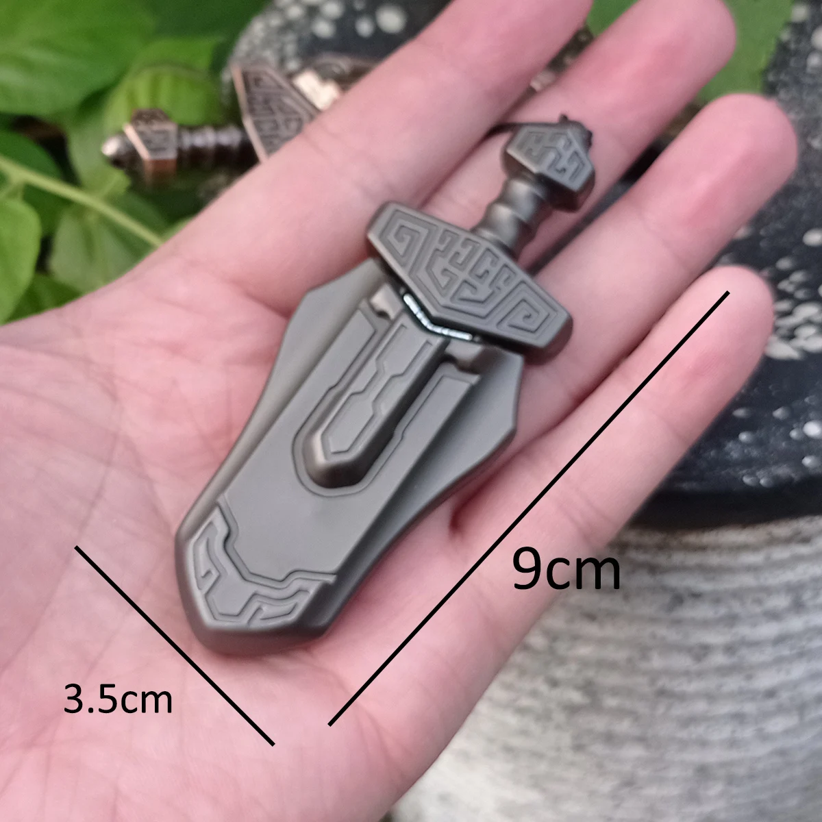 EDC Fingertip Push Card Schwert Push Card Mini Fingertip Spielzeug lindert Stress für Erwachsene Magnetelement Anhänger Geschenk