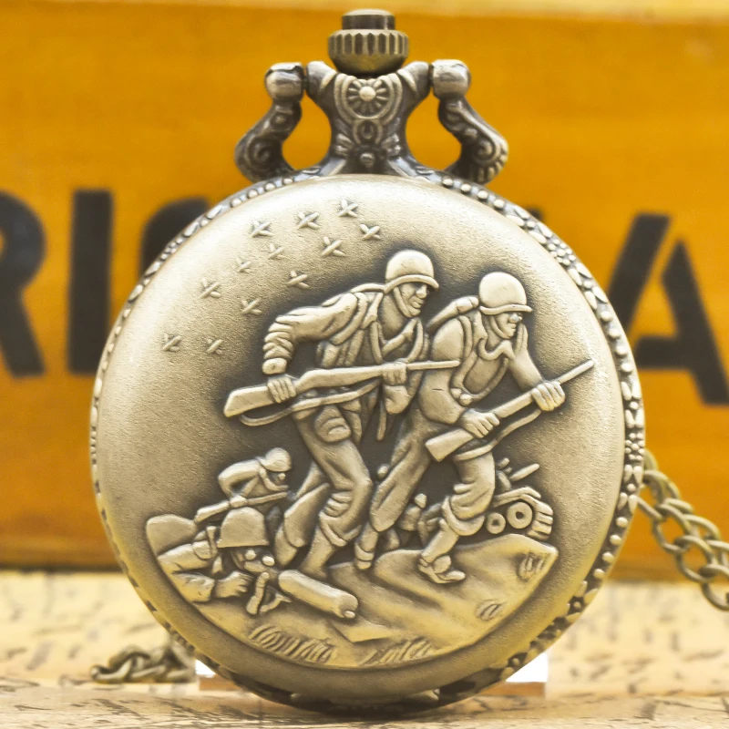Retro Bronze Steampunk Soldat Flip-Back Quarz Halskette Serie Gedenktaschenuhr für männliche und weibliche Studenten