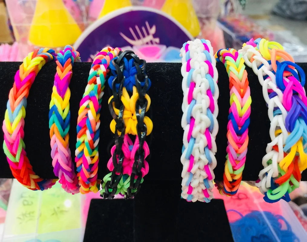ใหม่ 600 ชิ้นเรืองแสงเรืองแสงสร้อยข้อมืออุปกรณ์ DIY ยาง Loom Bands นาฬิกาข้อมือสร้อยคอสําหรับสาวปาร์ตี้อุปกรณ์ของเล่นเด็ก