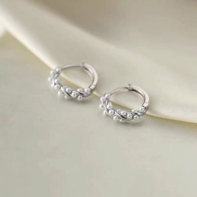 High end and luxurious temperament, circular pearl earrings, women's fashionable and cool style, personalized ear buckles, niche