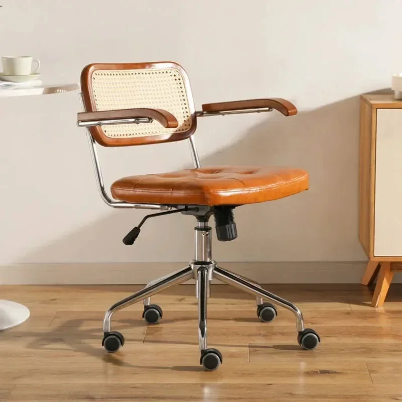 Neuer Rattan-Computerstuhl, Retro-Drehstuhl, bequemer Schreibtisch, atmungsaktive Armlehne, Rattanstuhl, Büromöbel