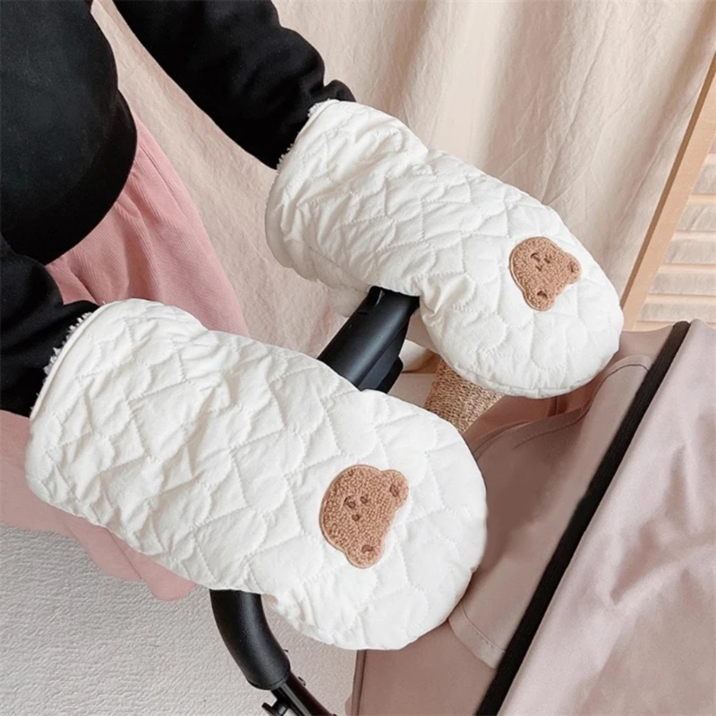 ถุงมือมือที่อบอุ่นและกันลม อุปกรณ์ป้องกันมือน่ารักและเป็นฉนวนสำหรับรถเข็นเด็ก Q81A
