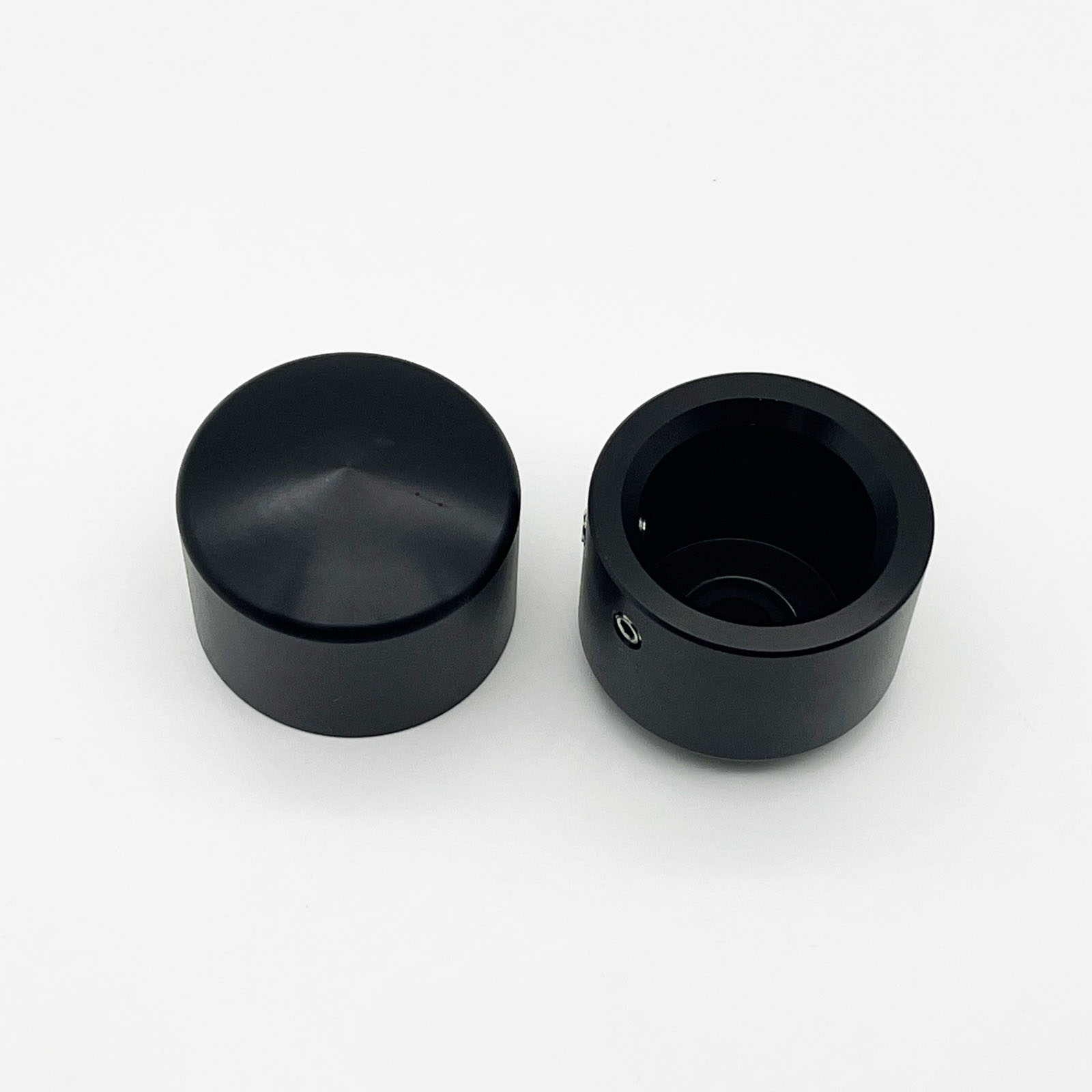 2xオートバイフロントアクスルナットカバーキャップハーレーソフテイルスポーツスターロードキングエレクトラストリートグライド2002-2024に適合