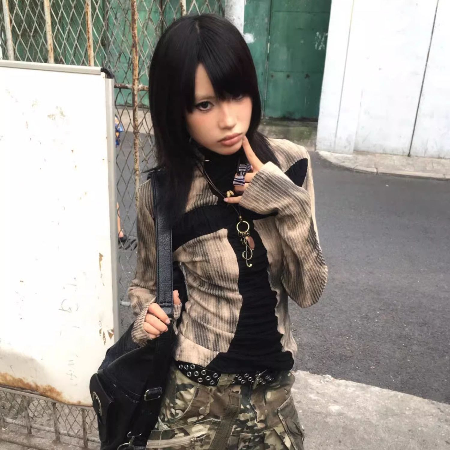 Genayooa ヴィンテージ Tシャツ女性パッチワーク長袖スキニー Tシャツトップスストリート Y2k 美的グランジトップスタイダイ Tシャツトップス 2000s