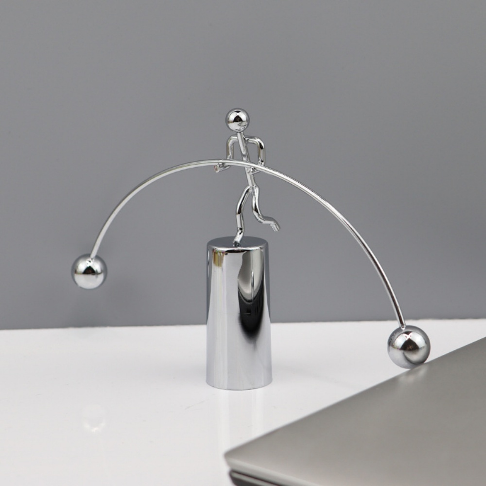 1 PC Creative BALANCE Ball Swing ยกน้ําหนักขนาดเล็ก Iron Man ไม่ Fall The Small Man Tumbler สนุกเครื่องประดับตกแต่ง