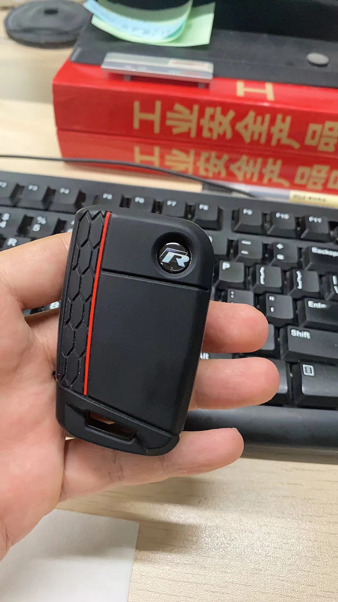 11 มม.สติกเกอร์กุญแจรถควบคุมอัตโนมัติพวงกุญแจสัญลักษณ์อุปกรณ์เสริมสําหรับ Volkswagen VW Rline R GTI Golf POLO Passat Magotan Tiguan Bora