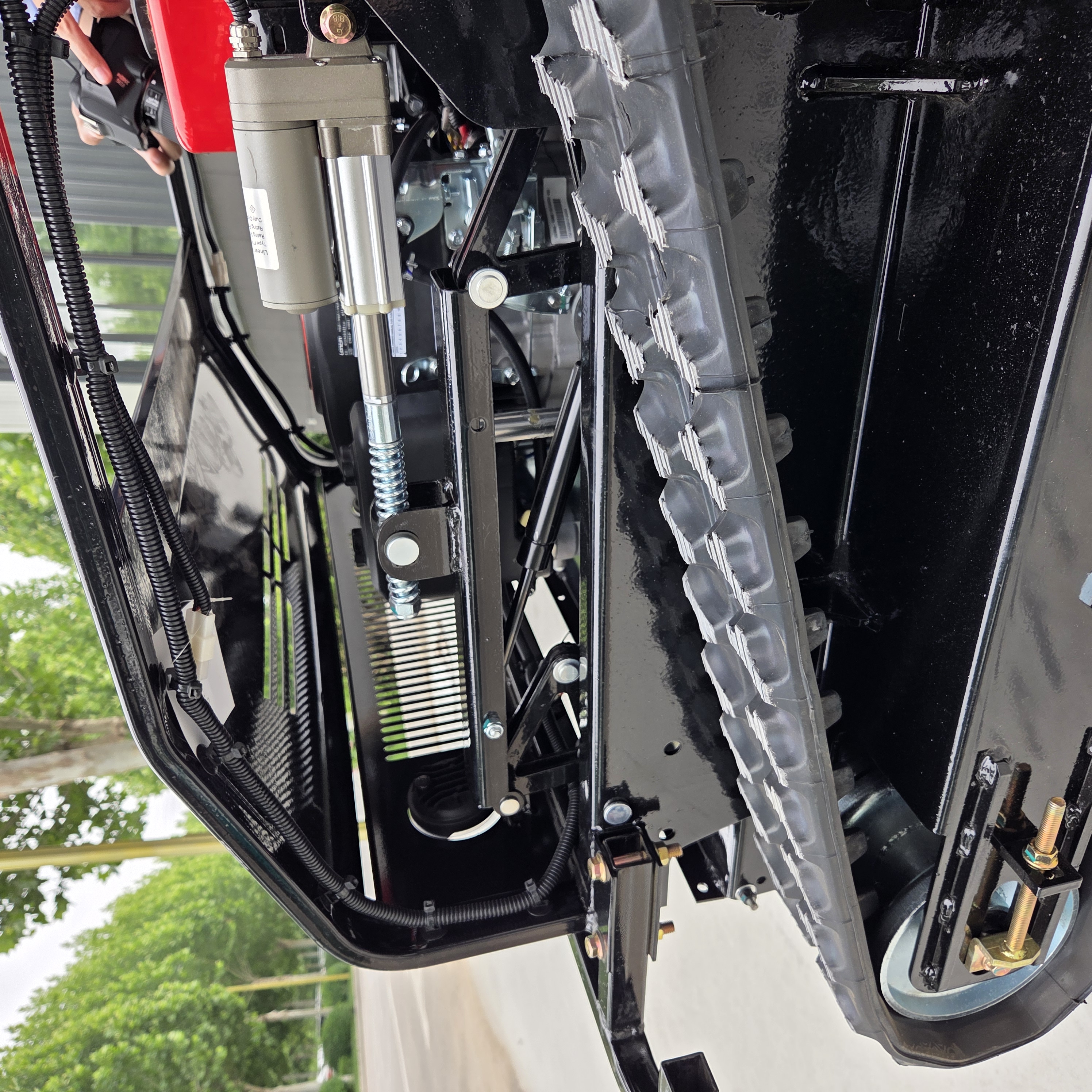 Zero-turn intelligente benzine bosmaaier met afstandsbediening Draagbare viertaktgrasmaaier Professionele definitie van efficiëntie