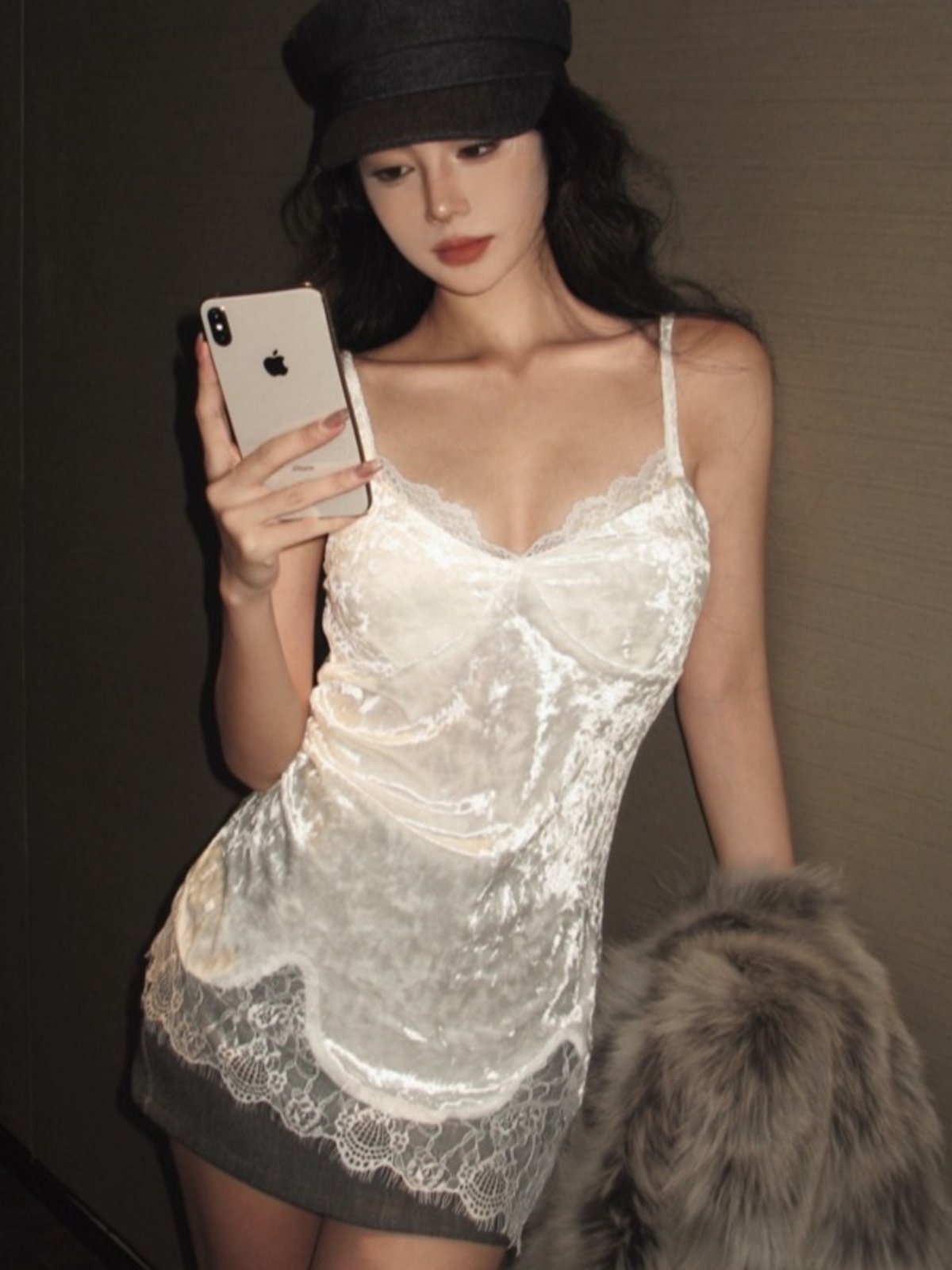 ベルベットベースレイヤーベスト女性のミッドレングス V ネックレーストリムベルスリーブ痩身キャミソール下着ファッション秋冬