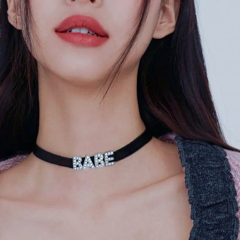 แฟชั่นRhinestone Letter Daddyสร้อยคอหนังสีดําChokerเซ็กซี่คอเครื่องประดับDIY Customชื่อสร้อยคอของขวัญ