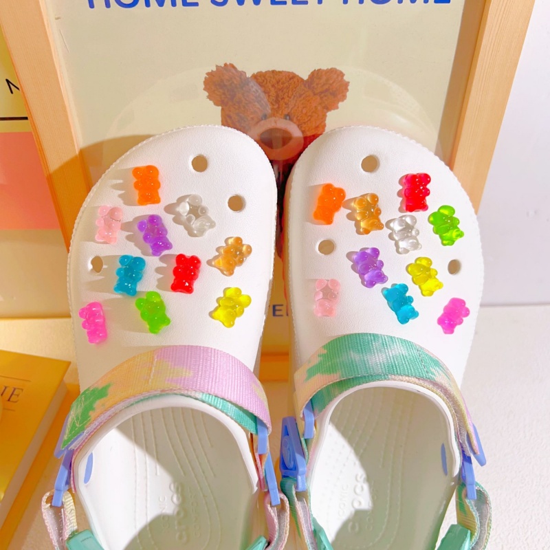 2024 Candy Bears-abalorios para mujer, dijes para zapatos con agujeros de diseñador, Clips para zapatos de lujo, zuecos de pino, dijes para mujer, venta al por mayor