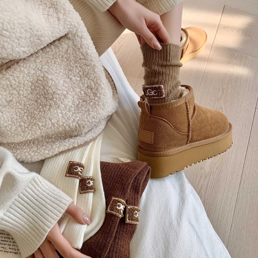 Nuevos calcetines de tubo medio para mantener el calor, calcetines para botas de nieve de Color sólido, etiqueta peluda de tacón, calcetines tejidos Ins para mujer, otoño