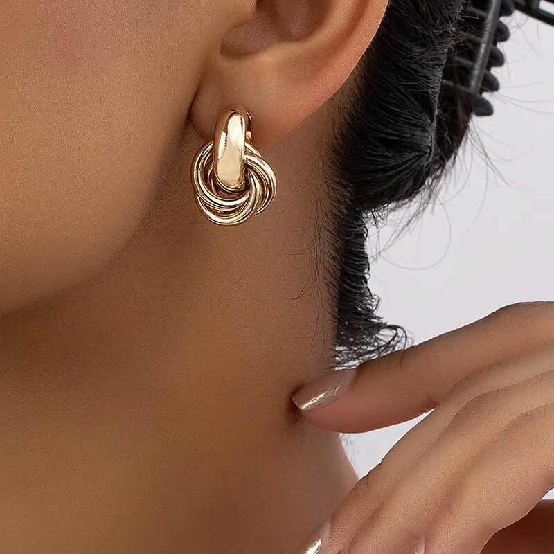 Set da 2 paia Set di orecchini a cerchio con nodo color oro argento per le donne Set di gioielli da indossare ogni giorno carino con placcatura lucida