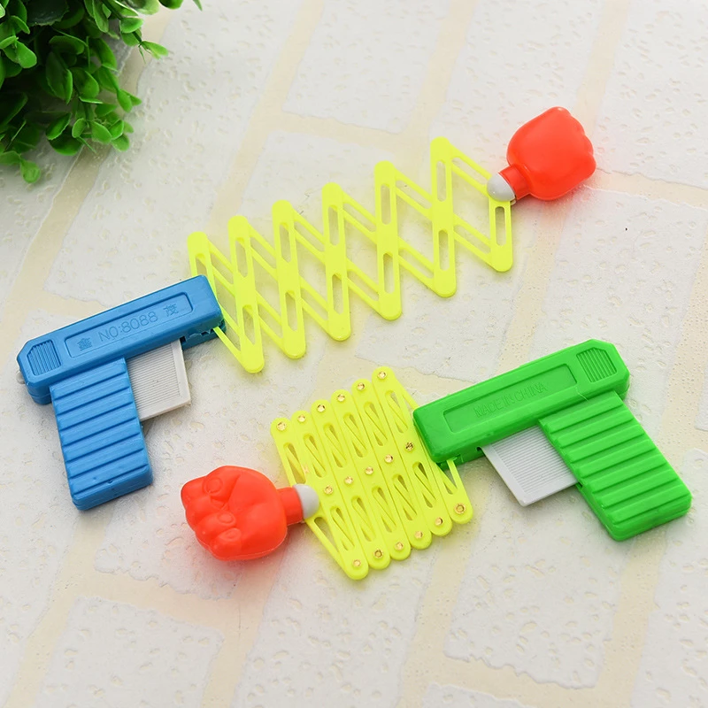 Retractable Fist Shooter Trick ปืนของเล่นตลกเด็กพลาสติกปาร์ตี้เทศกาลของขวัญสนุกคลาสสิก Elastic Telescopic Fist ของเล่น
