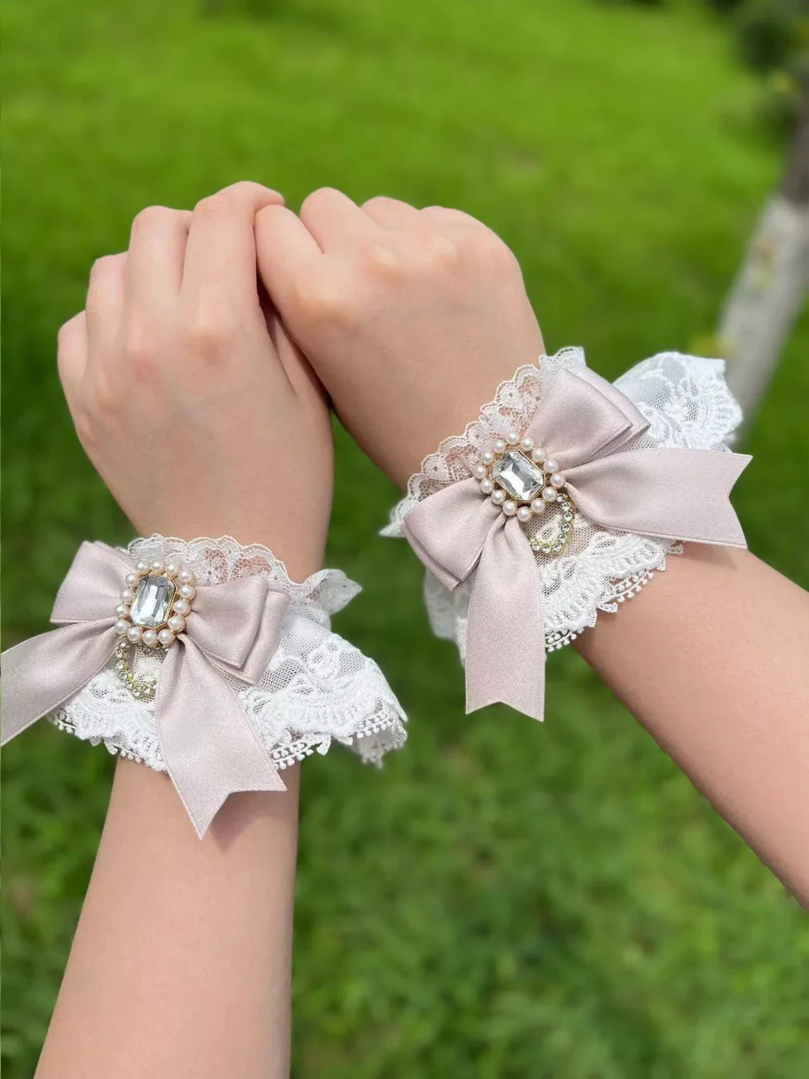 Manguitos de lazo de encaje hechos a mano de encaje de tres capas, pulsera hecha a mano de mina japonesa Lolita, accesorios de guantes de moda