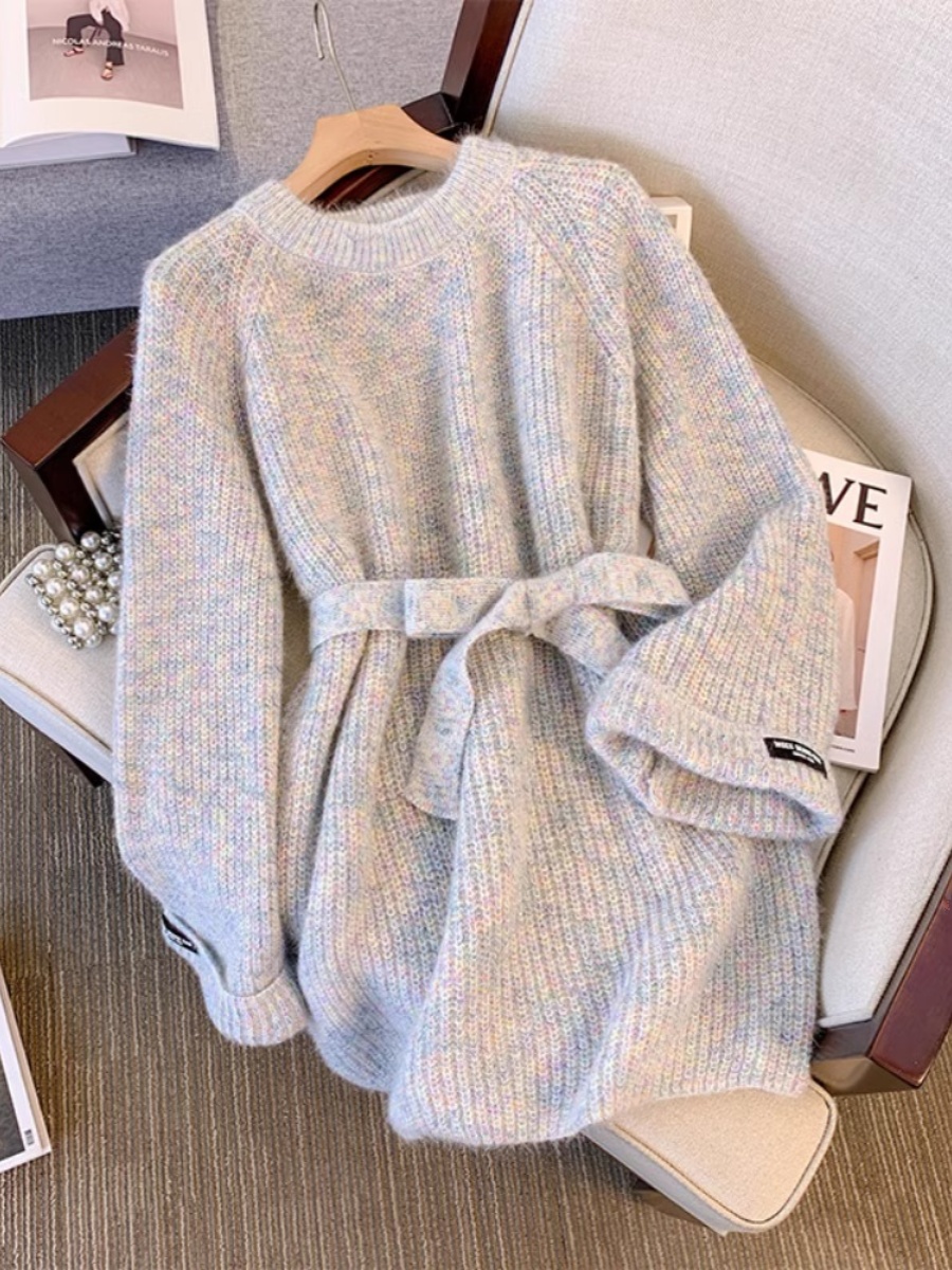 女性のエレガントなレースアップセータードレス秋冬 2024 新しいソフトルーズラウンドネック長袖プルオーバーニットミッドレングストップ