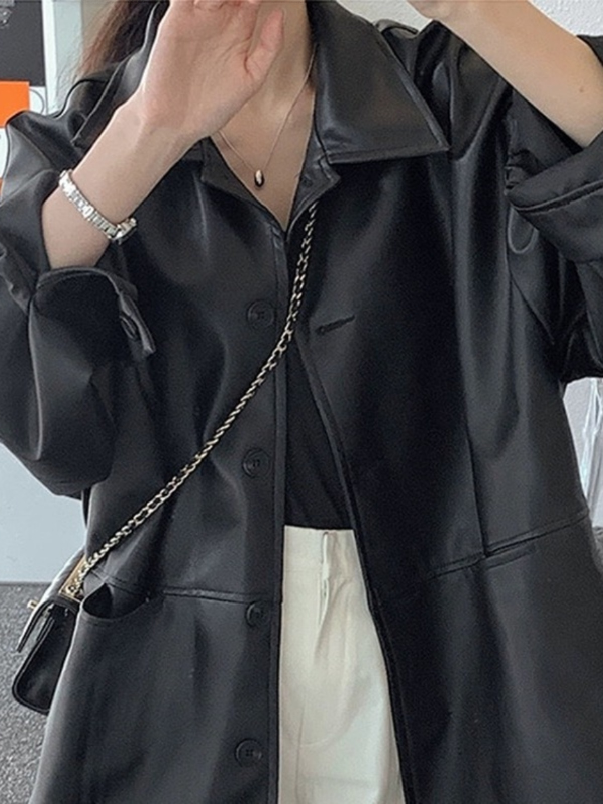 女性のルーズフィットシングルボタン PU レザージャケットアウターカーディガンスタイル長袖通勤ファッション秋服 2024