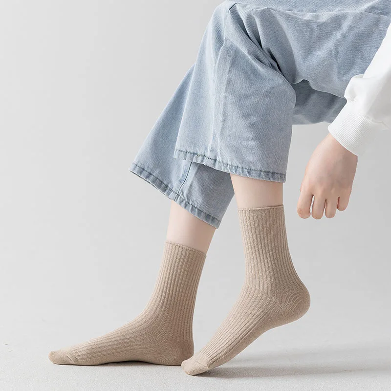 5-teiliges neues japanisches Socken-Set, einfarbig, lässige Baumwollsocken für Damen, Herbst, einfache mittellange Damensocken