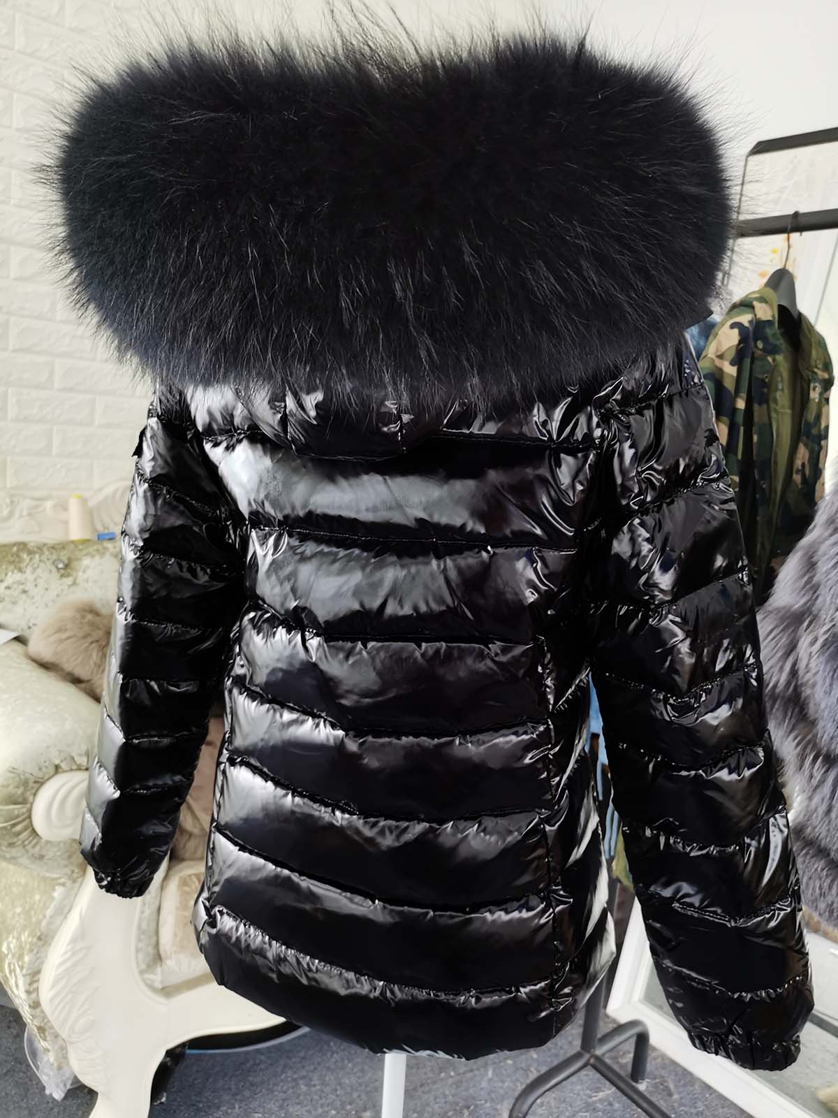 Maomaokong Winter Jacke Frauen Echt Pelzmantel Parkas Ente Unten Futter Mantel Echt Waschbären Pelz Kragen Warme Schwarz Streetwear