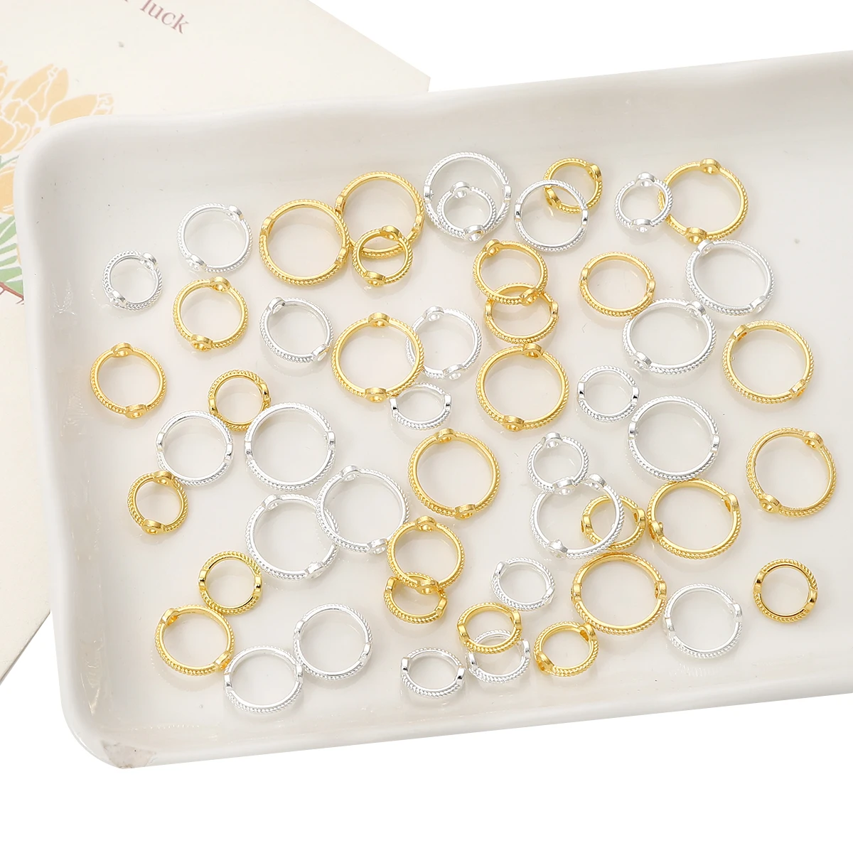 Über 50 Stück Legierungs-Spitzenperlen-Set mit Farbretention, modischer Taschenperlenring, Doppelloch-Perlenring, handgefertigte Schnurperlen-DIY-Klammer