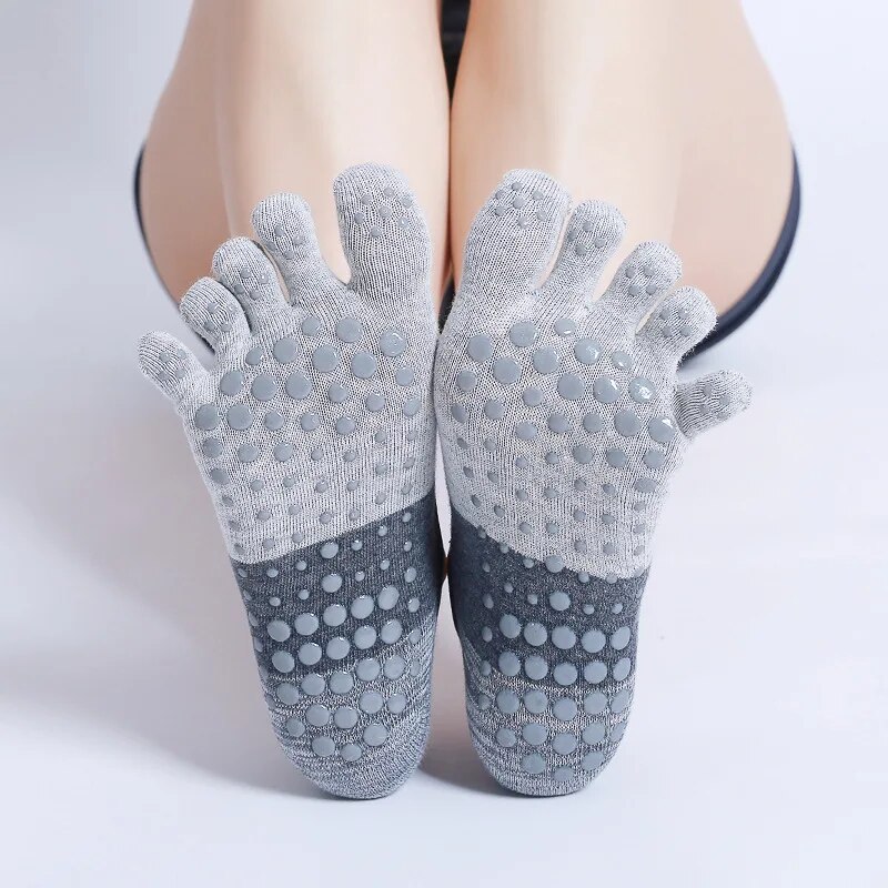 Calcetines de Yoga transpirables para mujer, medias antideslizantes de silicona para Pilates de cinco dedos, sin espalda, Fitness, Ballet, danza, calcetín de algodón para gimnasio