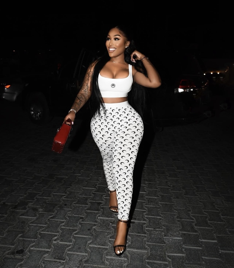 STYLISH LADY Moon Printed Спортивный комплект из 2 предметов Женский укороченный топ без рукавов и узкие брючные костюмы 2025 Летняя уличная одежда для фитнеса