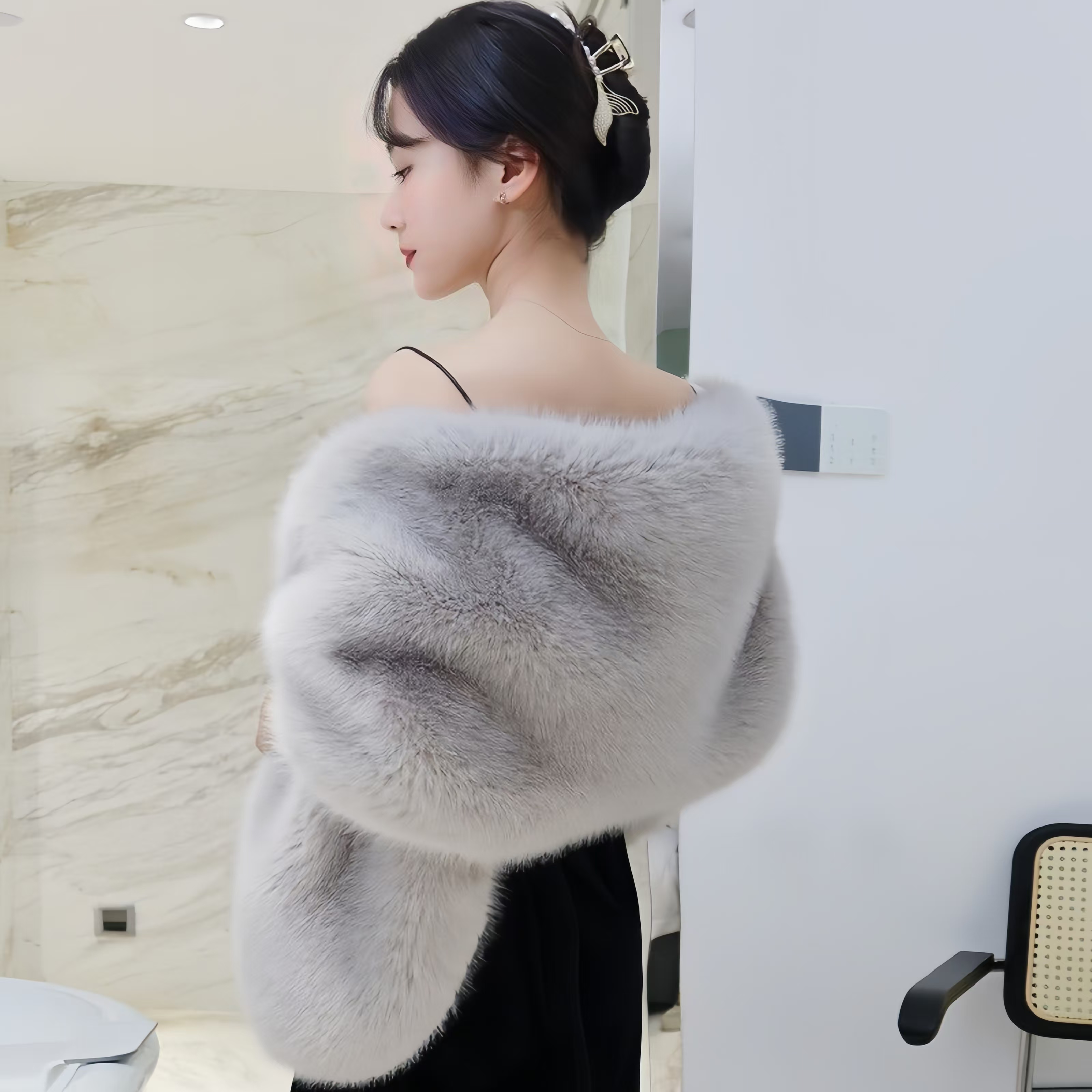Nuevo Otoño mujer punto abierto chales de Color sólido con piel sintética flocado capa corta mujer invierno Pashmina Wraps
